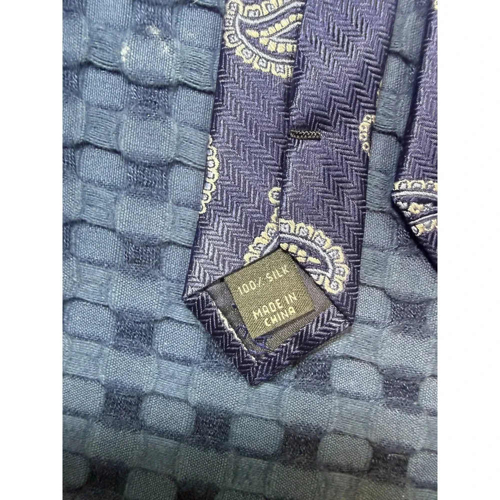 JOS. A. BANK Executive Collection 100% Silk Tie Designer Blue Paisley Pattern